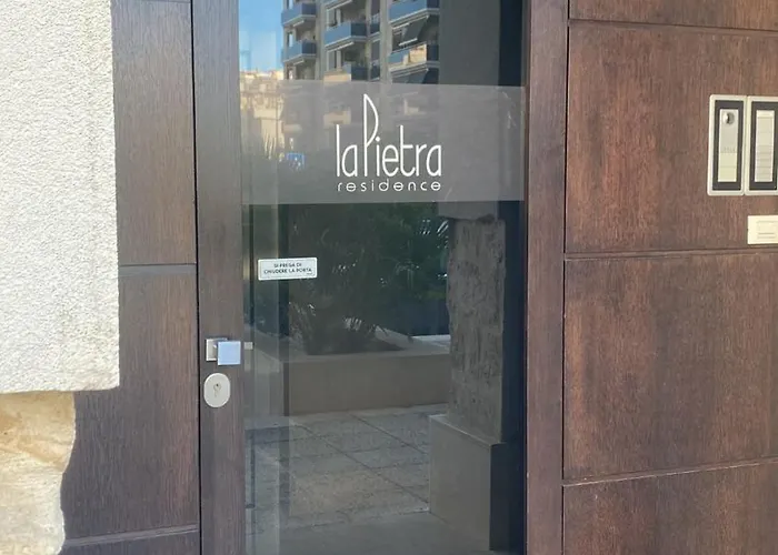 La Pietra 3* 特拉尼